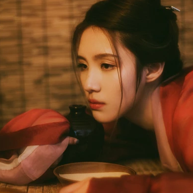 紅衣傷感喝酒女生頭像，唯美古風真人頭像