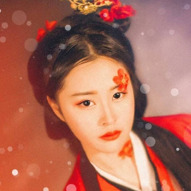 紅梅拂面女生頭像，唯美古風(fēng)真人頭像