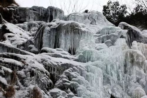 雪后黃山風(fēng)景宛如人間仙境，舞一曲雪中霓裳羽
