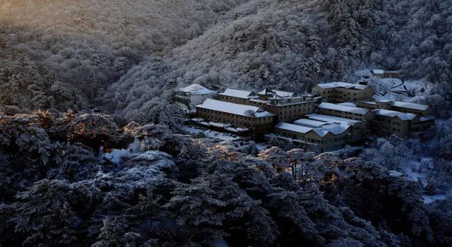 雪后黃山風(fēng)景宛如人間仙境，舞一曲雪中霓裳羽