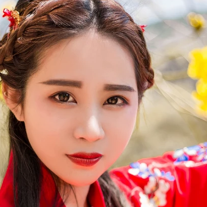 嬌艷花朵紅衣女生頭像，唯美古風(fēng)真人頭像
