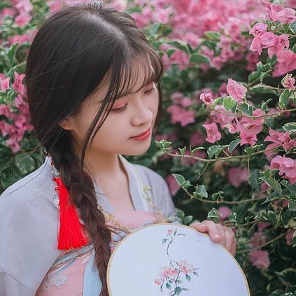 清新淑女持團(tuán)扇女生頭像，唯美古風(fēng)真人頭像