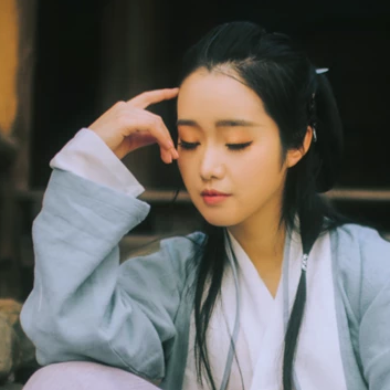 離別傷感帶折扇女生頭像，唯美古風(fēng)真人頭像