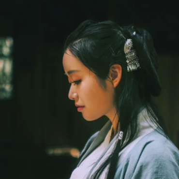 離別傷感帶折扇女生頭像，唯美古風(fēng)真人頭像