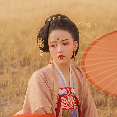 落霞黃昏帶傘女生頭像，唯美古風(fēng)真人頭像