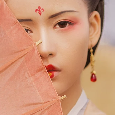 落霞黃昏帶傘女生頭像，唯美古風(fēng)真人頭像