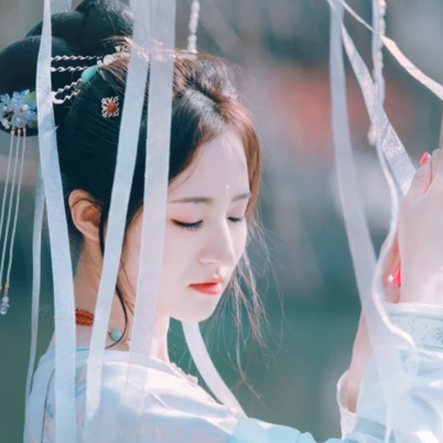 淡雅清新帶團(tuán)扇女生頭像，唯美古風(fēng)真人頭像