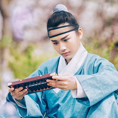 書生賞花游玩男生頭像，唯美古風(fēng)真人頭像