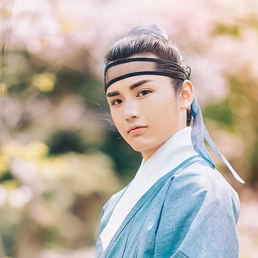 書生賞花游玩男生頭像，唯美古風(fēng)真人頭像