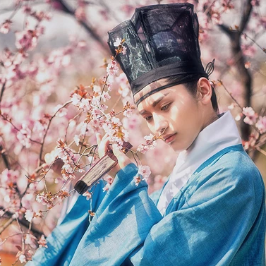 書生賞花游玩男生頭像，唯美古風(fēng)真人頭像