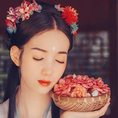 清新精致帶團(tuán)扇女生頭像，唯美古風(fēng)真人頭像