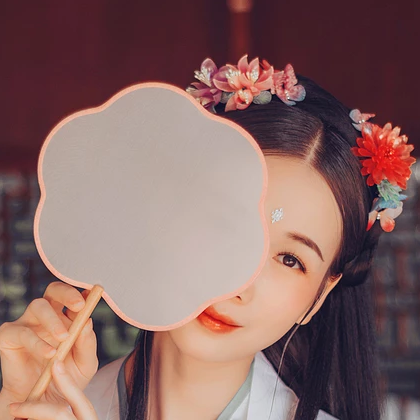 清新精致帶團(tuán)扇女生頭像，唯美古風(fēng)真人頭像