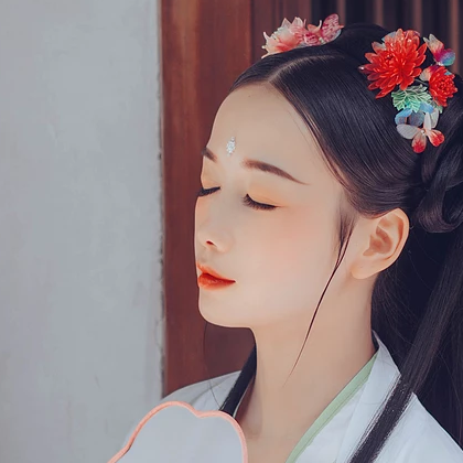 清新精致帶團(tuán)扇女生頭像，唯美古風(fēng)真人頭像