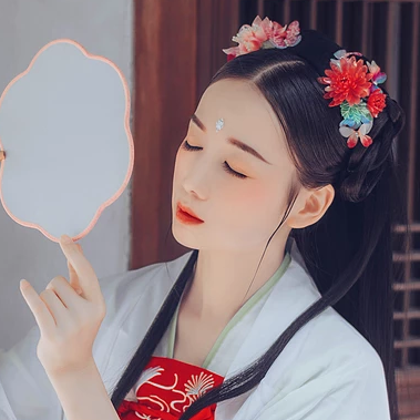 清新精致帶團(tuán)扇女生頭像，唯美古風(fēng)真人頭像