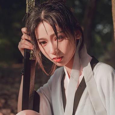 瀟灑霸氣帶兵器女生頭像，唯美古風(fēng)真人頭像