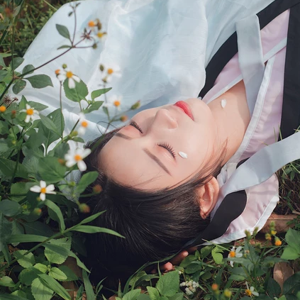 瀟灑霸氣帶兵器女生頭像，唯美古風(fēng)真人頭像