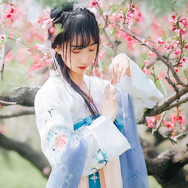 清新桃花女生頭像，唯美古風(fēng)真人頭像