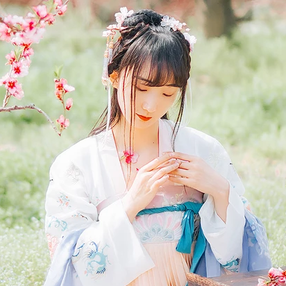 清新桃花女生頭像，唯美古風(fēng)真人頭像