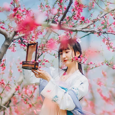 清新桃花女生頭像，唯美古風(fēng)真人頭像