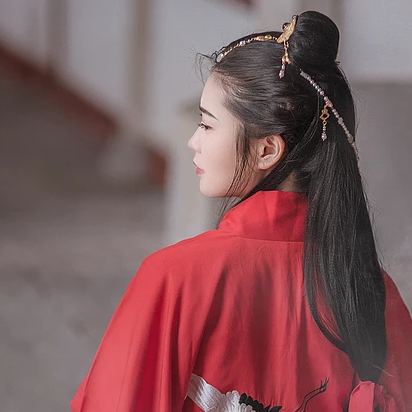 優(yōu)雅紅衣女生頭像，唯美古風(fēng)真人頭像