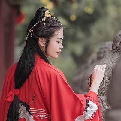 優(yōu)雅紅衣女生頭像，唯美古風(fēng)真人頭像