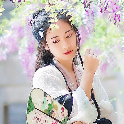 高貴氣質(zhì)紫藤女生頭像，唯美古風真人頭像