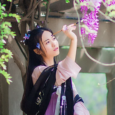 高貴氣質(zhì)紫藤女生頭像，唯美古風真人頭像