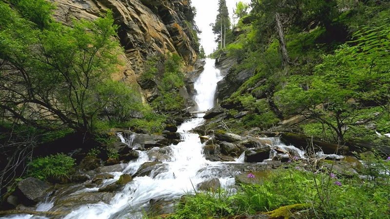 光和云朵·雪寶頂，喂馬劈柴看盡四季繁華