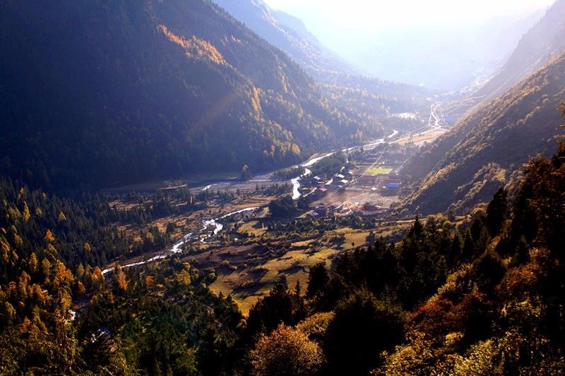 光和云朵·雪寶頂，喂馬劈柴看盡四季繁華