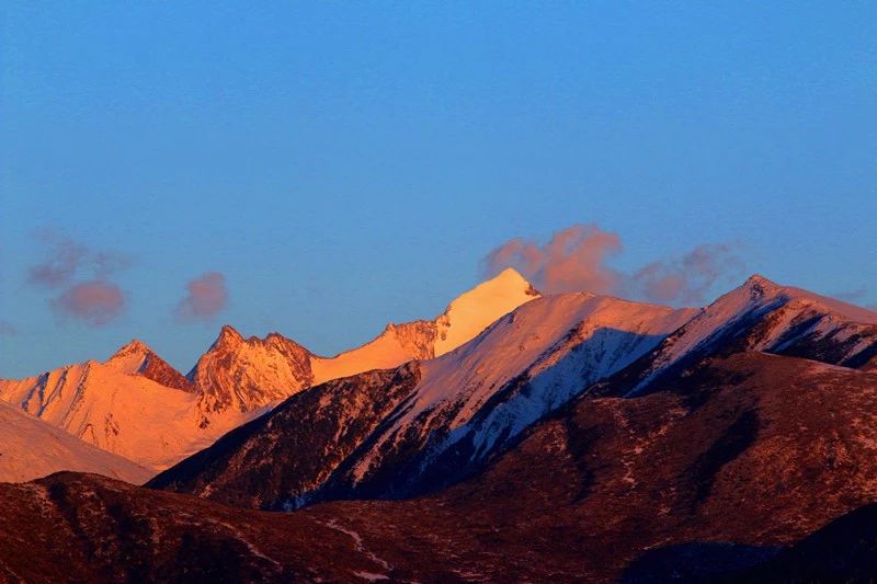 光和云朵·雪寶頂，喂馬劈柴看盡四季繁華