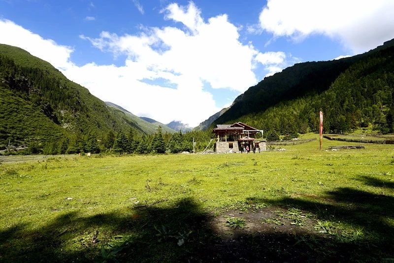 光和云朵·雪寶頂，喂馬劈柴看盡四季繁華