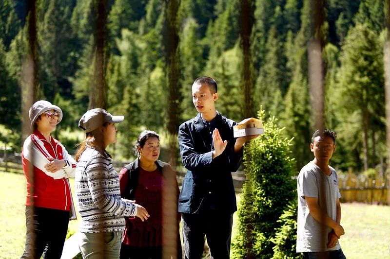 光和云朵·雪寶頂，喂馬劈柴看盡四季繁華