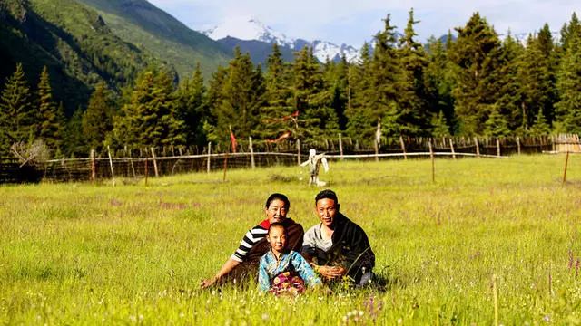 光和云朵·雪寶頂，喂馬劈柴看盡四季繁華