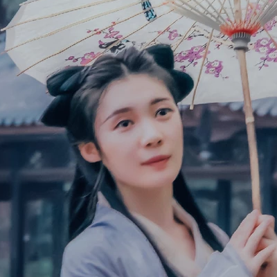 素雅復古帶傘女生頭像，唯美古風真人頭像