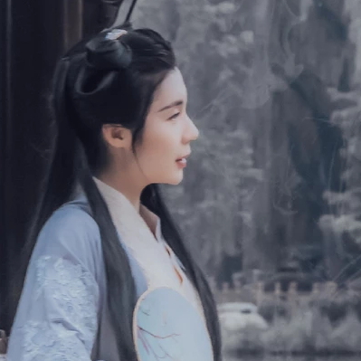 素雅復古帶傘女生頭像，唯美古風真人頭像