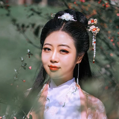 精致優(yōu)雅帶扇女生頭像，唯美古風(fēng)真人頭像