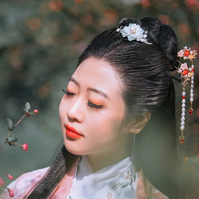 精致優(yōu)雅帶扇女生頭像，唯美古風(fēng)真人頭像