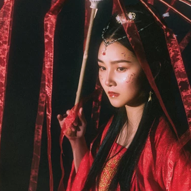 紅衣裳女生頭像，唯美古風真人頭像