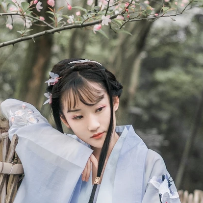 清新粉花女生頭像，唯美古風真人頭像