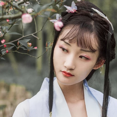 清新粉花女生頭像，唯美古風真人頭像