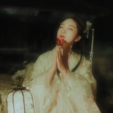 月夜蓮燈女生頭像，唯美古風(fēng)真人頭像