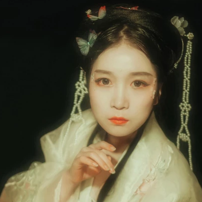 月夜蓮燈女生頭像，唯美古風(fēng)真人頭像