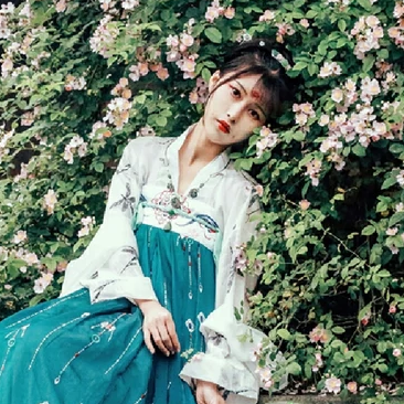 清新繁花帶傘女生頭像，唯美古風真人頭像