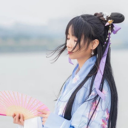 風花雪月帶傘女生頭像，唯美古風真人頭像