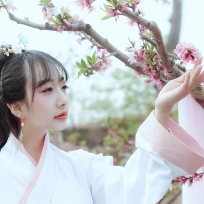 粉紅少女帶團(tuán)扇女生頭像，唯美古風(fēng)真人頭像