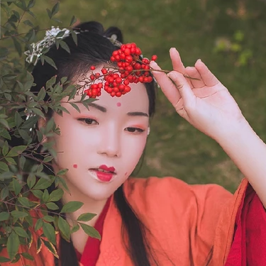 紅豆相思紅衣女生頭像，唯美古風(fēng)真人頭像