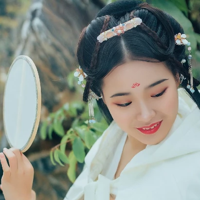 超萌可愛帶團(tuán)扇女生頭像，唯美古風(fēng)真人頭像