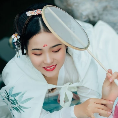 超萌可愛帶團(tuán)扇女生頭像，唯美古風(fēng)真人頭像