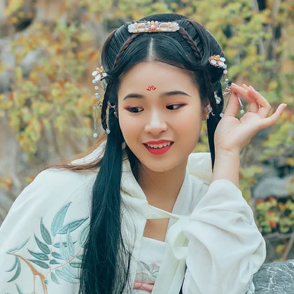 超萌可愛帶團(tuán)扇女生頭像，唯美古風(fēng)真人頭像