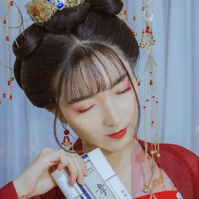 紅紗裙帶團扇女生頭像，唯美古風(fēng)真人頭像
